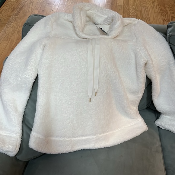 Crown & Ivy Fleece Pullover - Picture 3 of 3